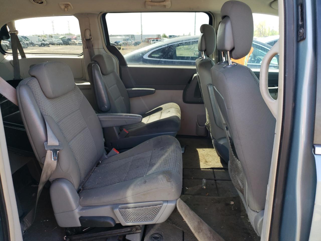 Photo 6 from auction – 2010 CHRYSLER TOWN & COU with VIN 2A4RR4DE8AR346874