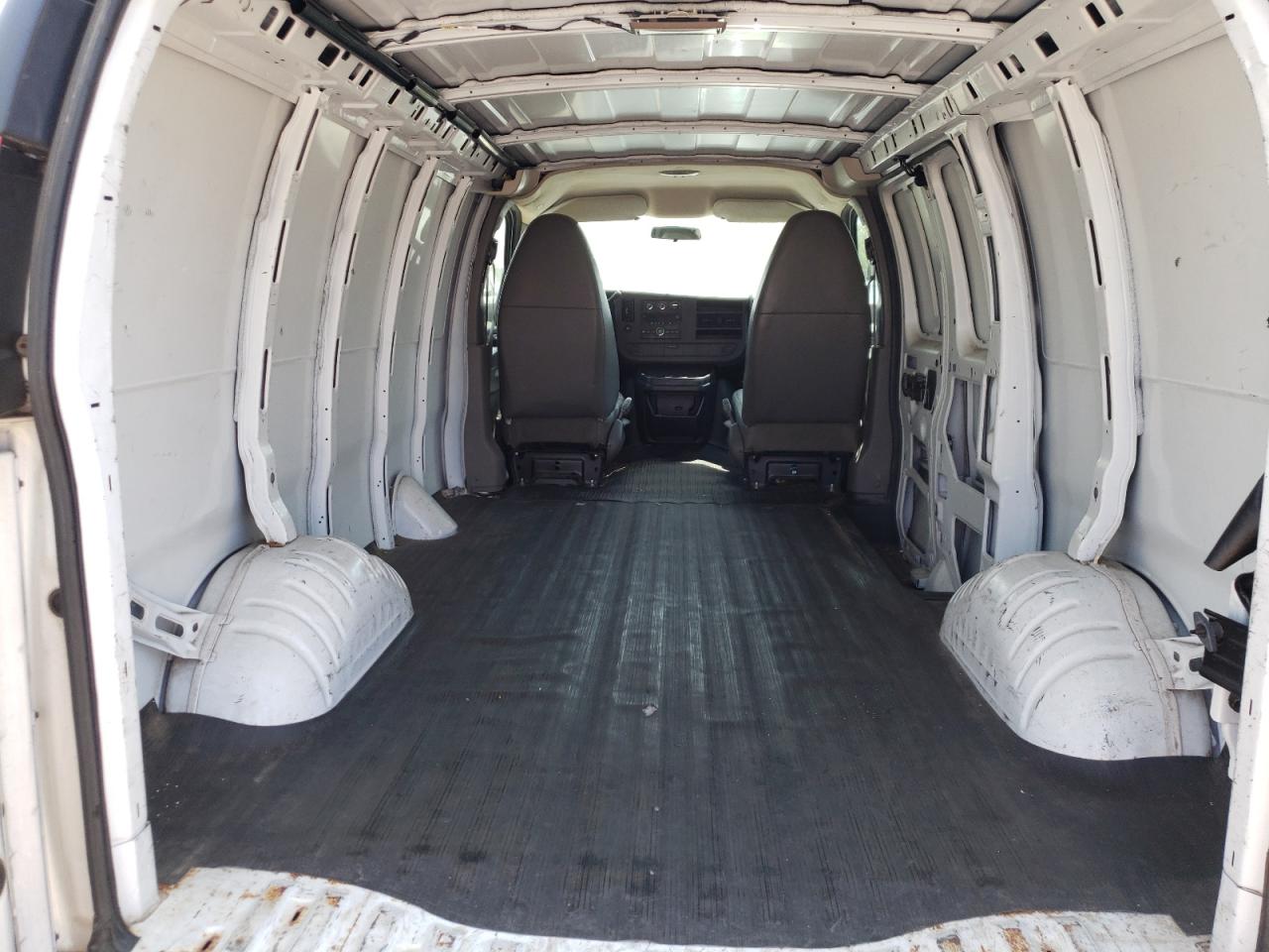 Photo 6 from auction – 2010 CHEVROLET EXPRESS G1 with VIN 1GCUGADX0A1101593