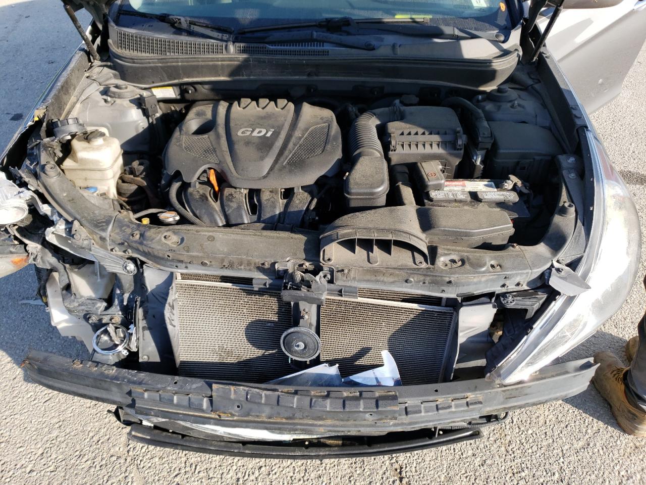 Photo 7 from auction – 2011 HYUNDAI SONATA SE with VIN 5NPEC4AC0BH133778