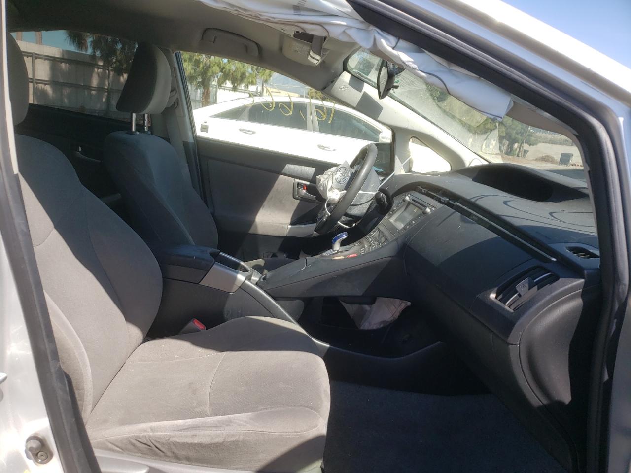 Photo 5 from auction – 2014 TOYOTA PRIUS with VIN JTDKN3DUXE0374020