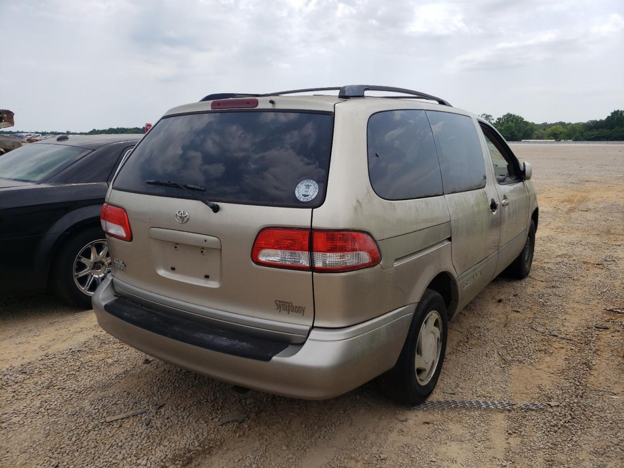 Photo 4 from auction – 2002 TOYOTA SIENNA LE with VIN 4T3ZF13C02U486762