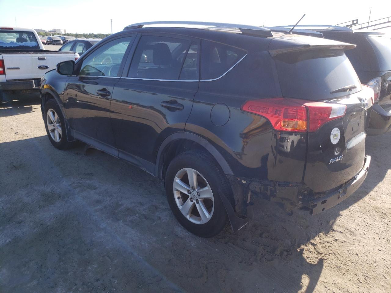 Photo 16 from auction – 2013 TOYOTA RAV4 XLE with VIN 2T3RFREV8DW063668