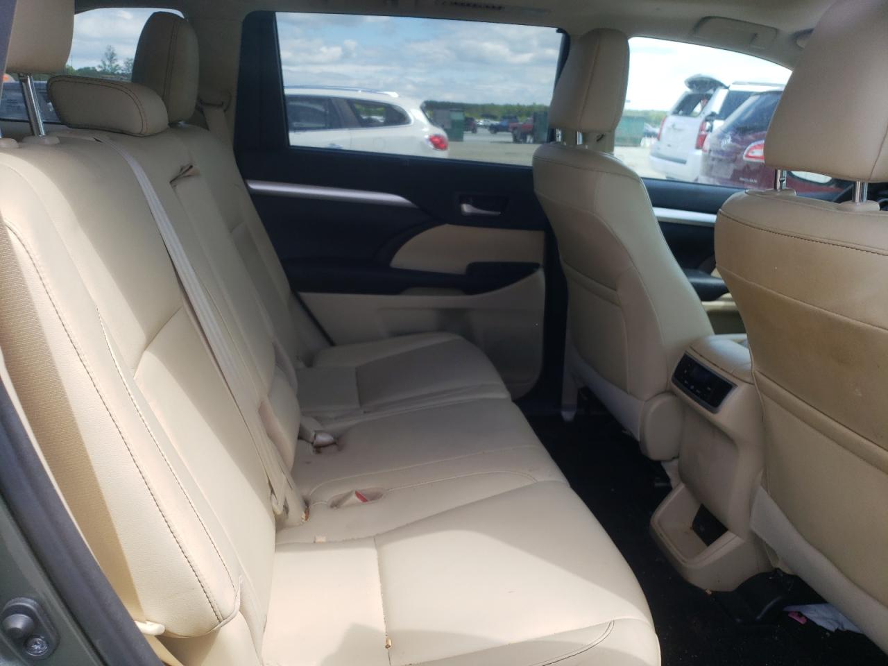 Photo 6 from auction – 2016 TOYOTA HIGHLANDER with VIN 5TDKKRFH6GS186333