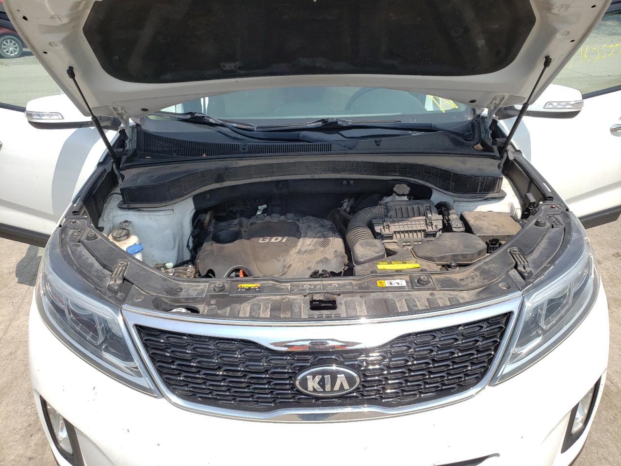 Photo 7 from auction – 2015 KIA SORENTO LX with VIN 5XYKTCA69FG574202