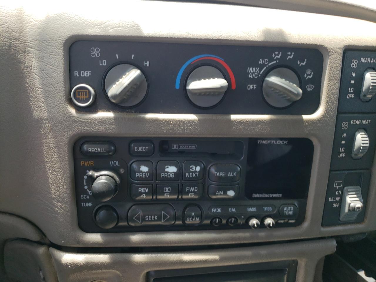 Photo 9 from auction – 2003 CHEVROLET ASTRO with VIN 1GNDM19X93B100268