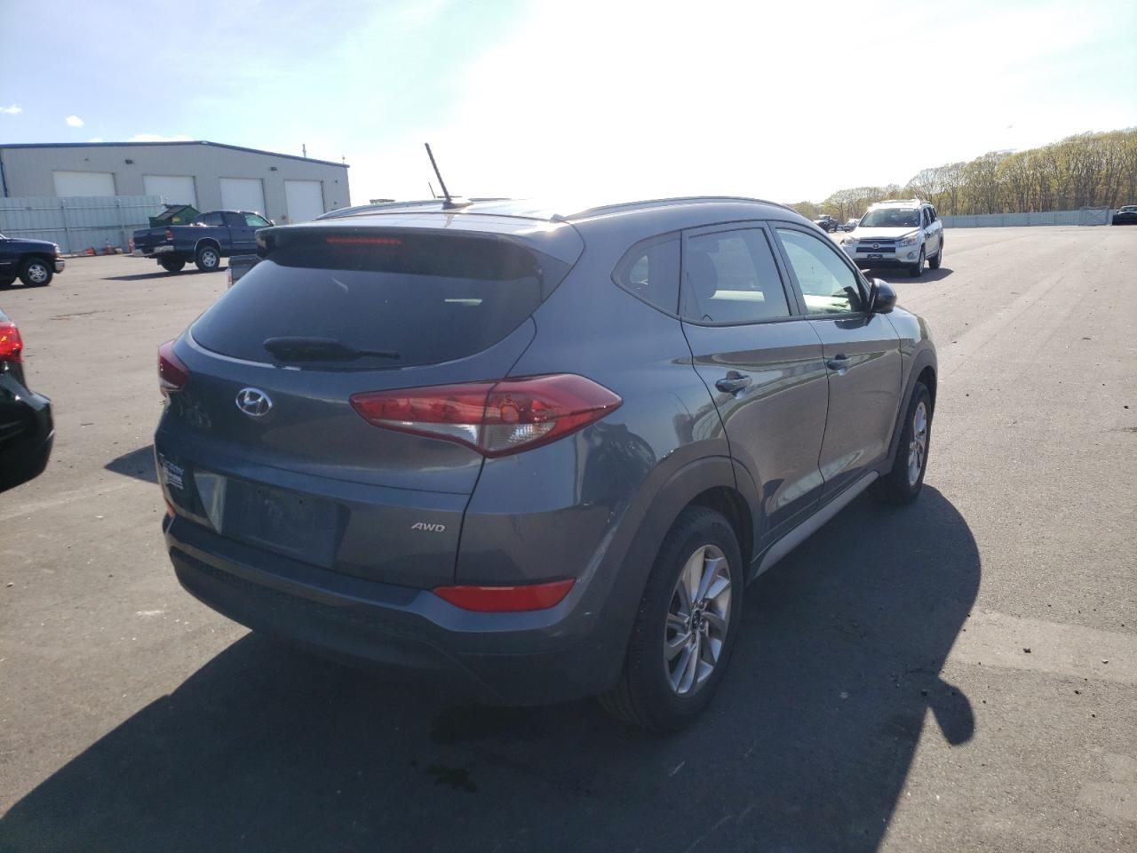 Photo 4 from auction – 2017 HYUNDAI TUCSON LIM with VIN KM8J3CA49HU550800