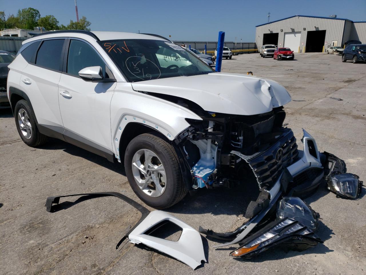 HYUNDAI TUCSON SEL 2022 with VIN KM8JBCAE5NU076044 - Photo from auction