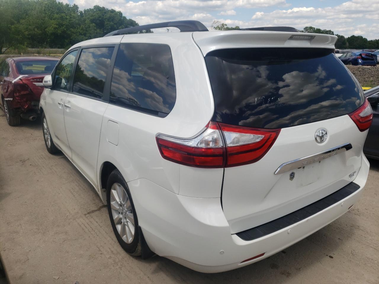 Photo 3 from auction – 2015 TOYOTA SIENNA XLE with VIN 5TDDK3DCXFS097148