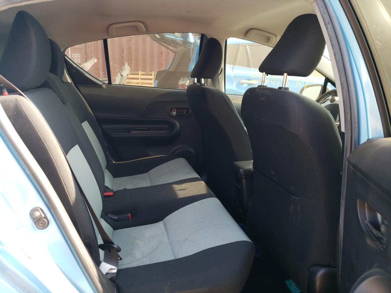 Photo 6 from auction – 2015 TOYOTA PRIUS C with VIN JTDKDTB31F1107728