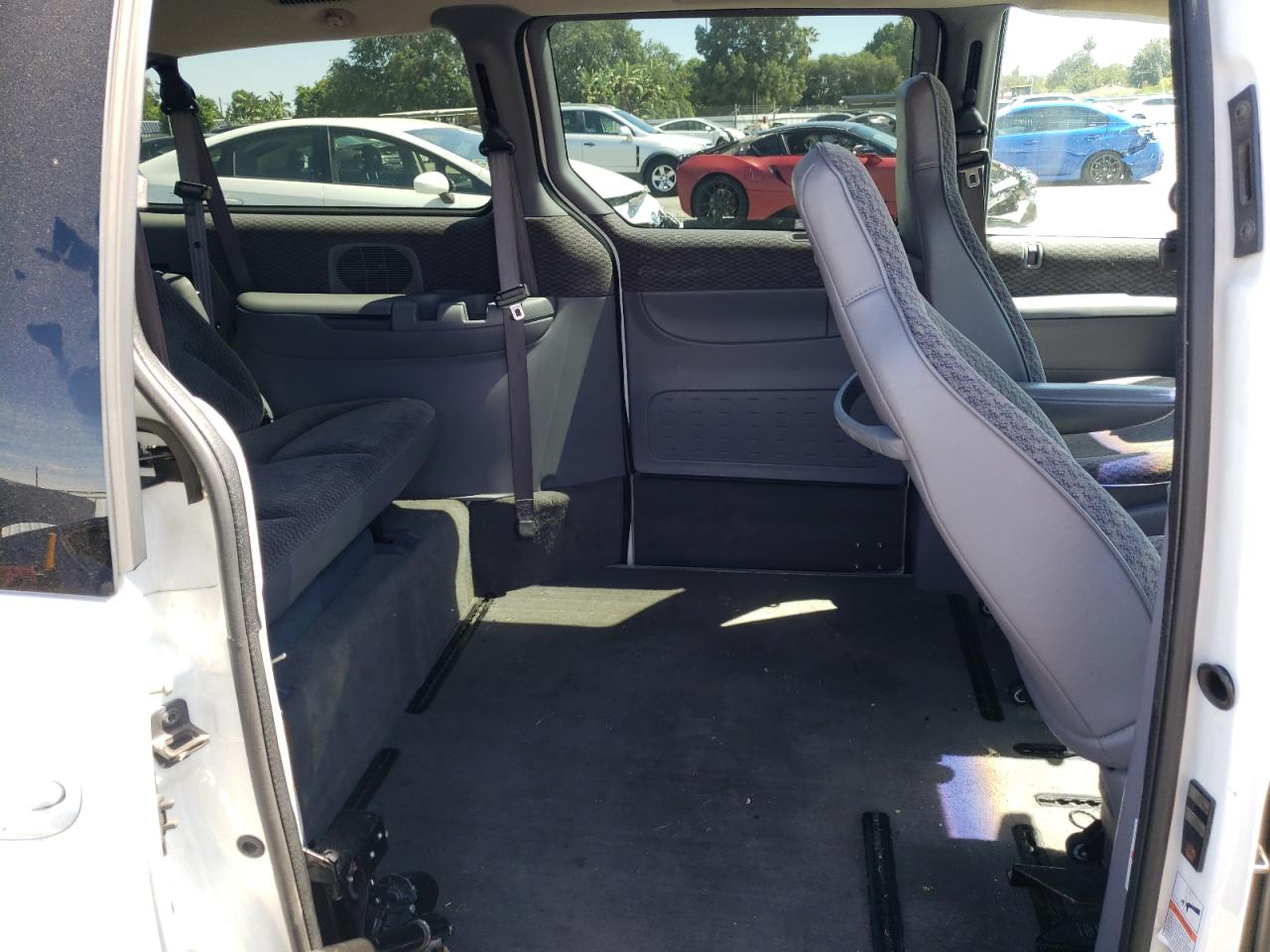 Photo 6 from auction – 1999 DODGE GRAND CARA with VIN 2B4GP44G6XR232334