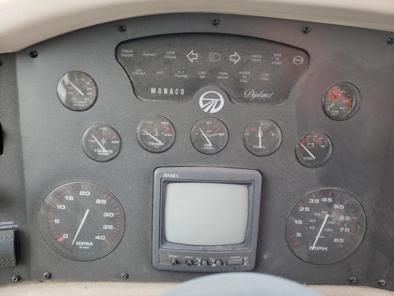 Photo 8 from auction – 2000 MONA MOTOR HOME with VIN 1RF120518Y2009411