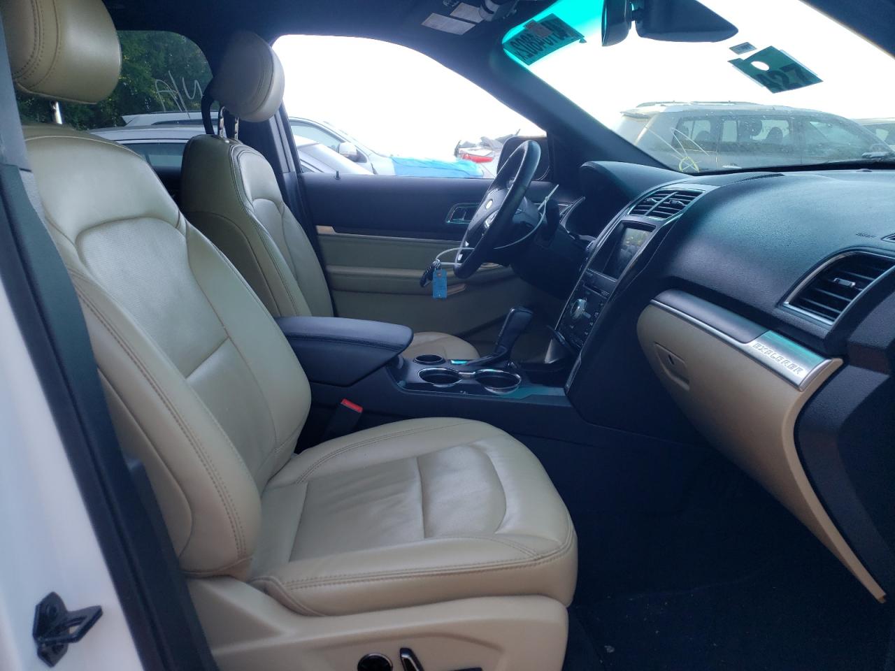 Photo 5 from auction – 2017 FORD EXPLORER L with VIN 1FM5K7F87HGB59151