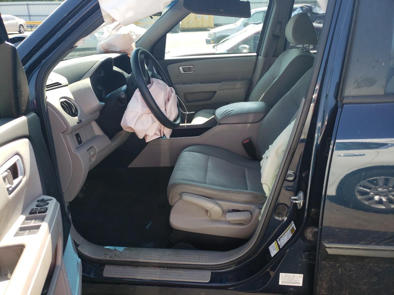 Фото 5 с аукциона – 2012 HONDA PILOT LX с VIN 5FNYF3H26CB002561