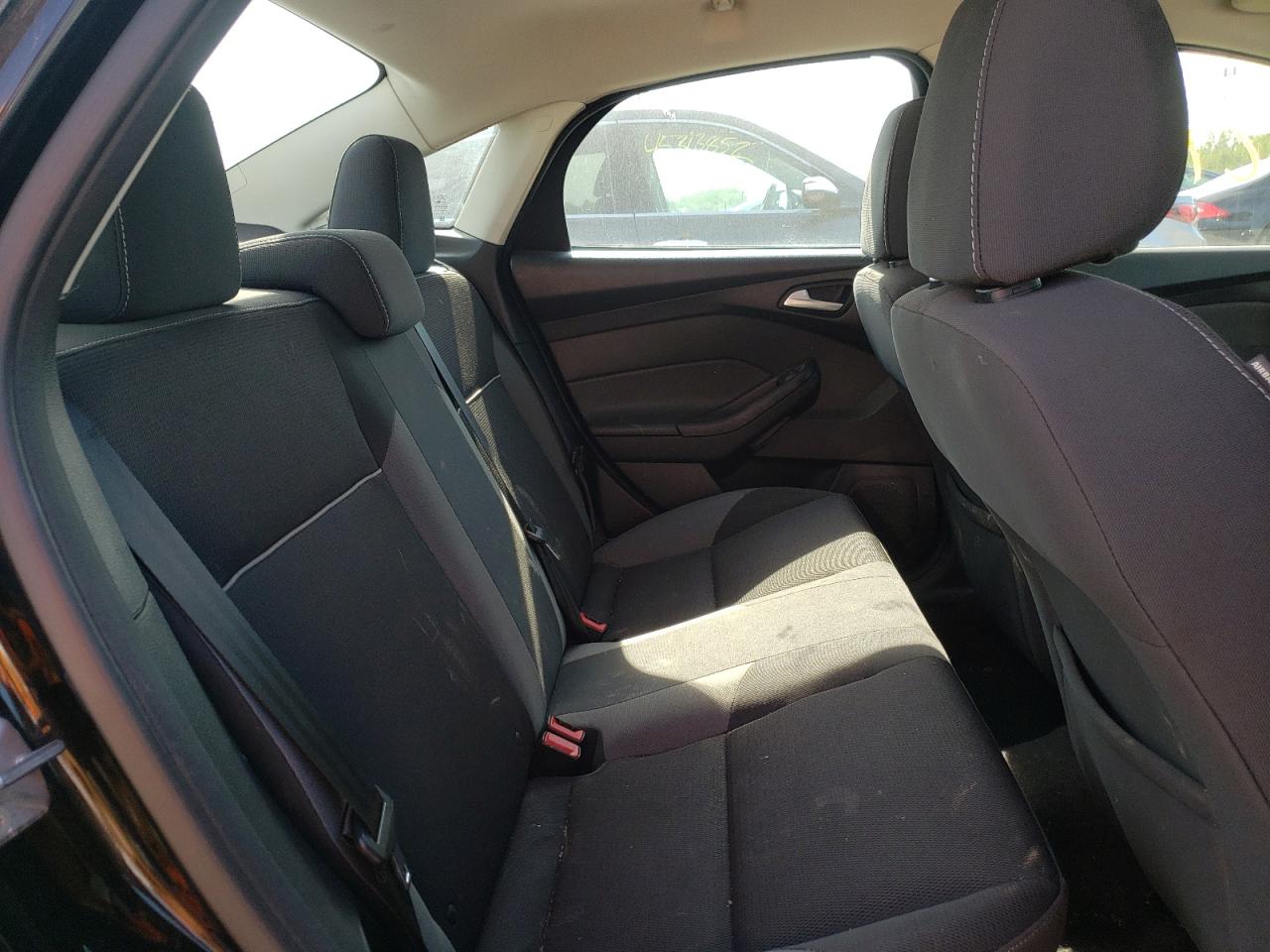 Photo 6 from auction – 2014 FORD FOCUS SE with VIN 1FADP3F21EL207340