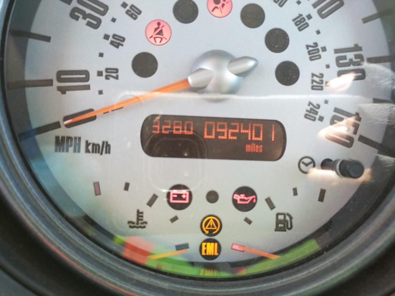 Photo 8 from auction – 2006 MINI COOPER S with VIN WMWRE33516TN25560
