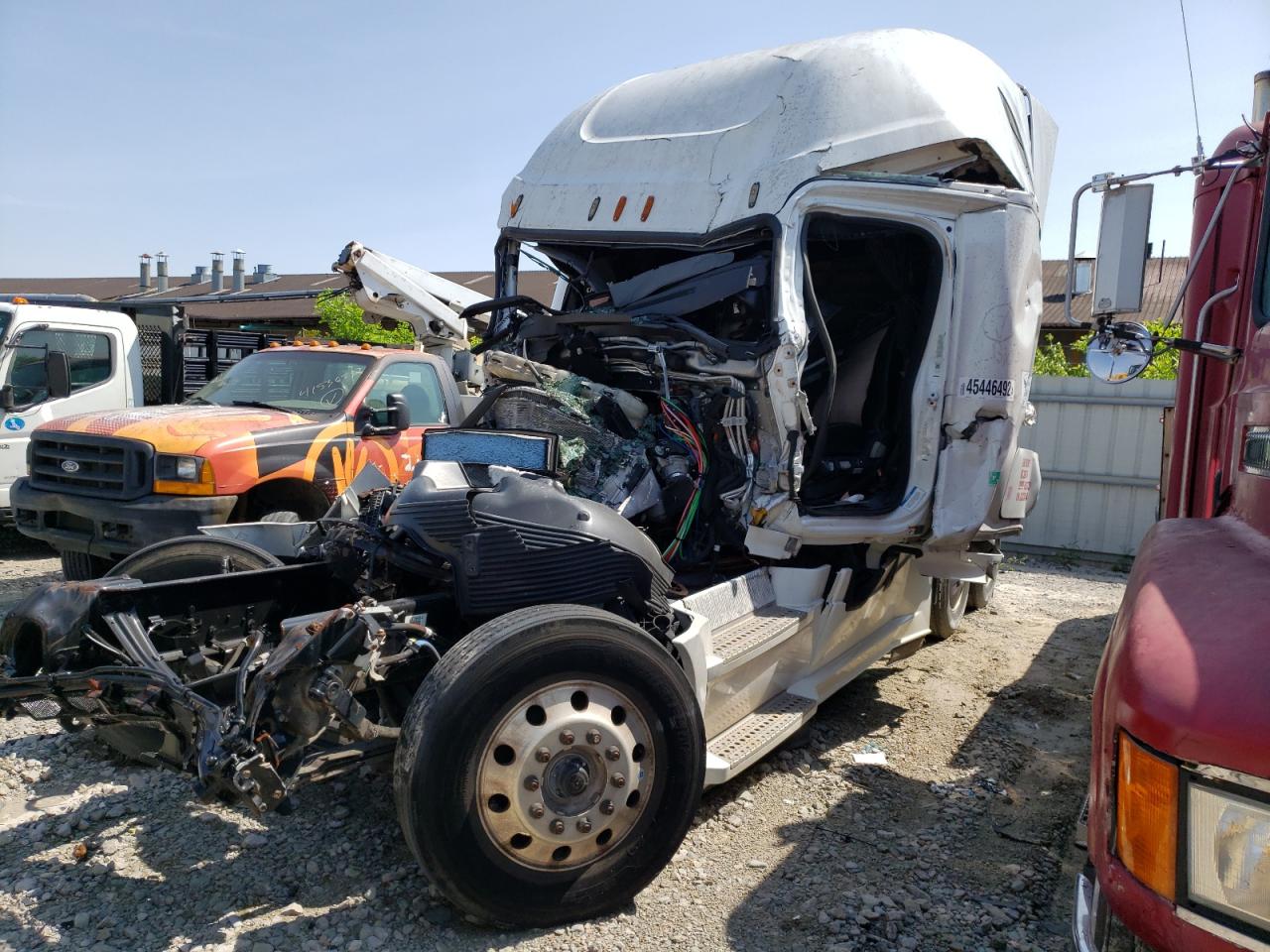 Photo 2 from auction – 2018 FREIGHTLINER CASCADIA 1 with VIN 3AKJHHDR1JSJX3804