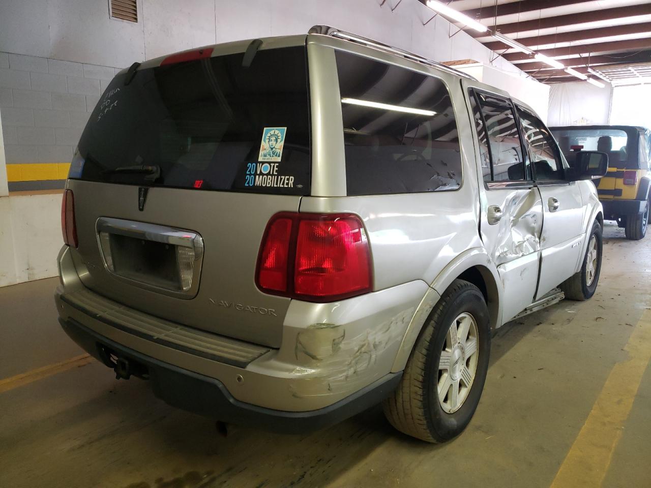 Photo 4 from auction – 2006 LINCOLN NAVIGATOR with VIN 5LMFU28516LJ18682