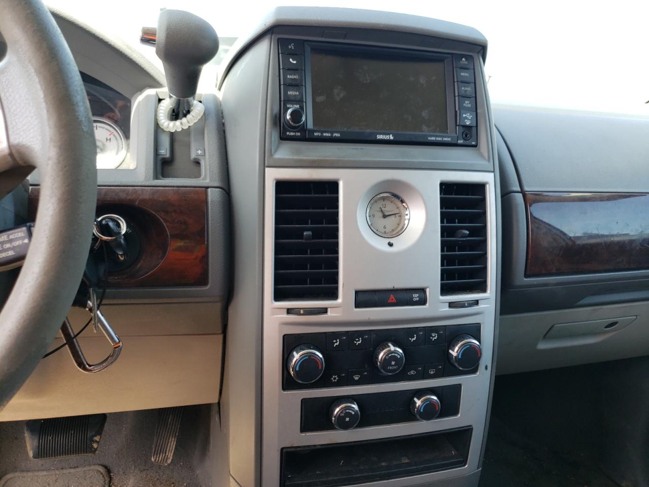 Photo 9 from auction – 2010 CHRYSLER TOWN & COU with VIN 2A4RR4DE8AR346874
