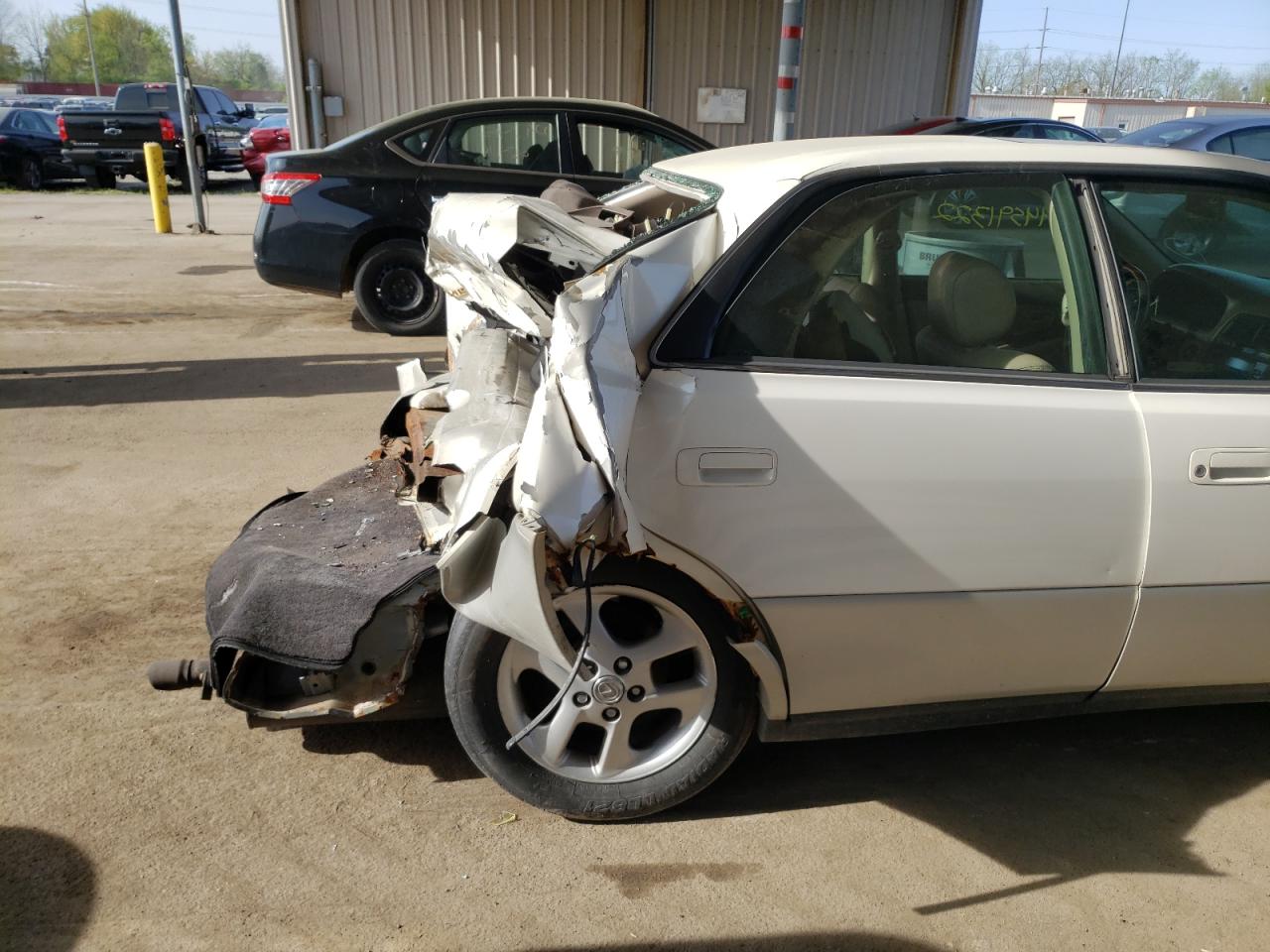 Photo 9 from auction – 2001 LEXUS ES 300 with VIN JT8BF28G010339975