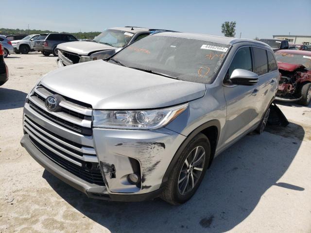 Photo 2 from auction – 2017 TOYOTA HIGHLANDER with VIN 5TDJZRFH5HS469590
