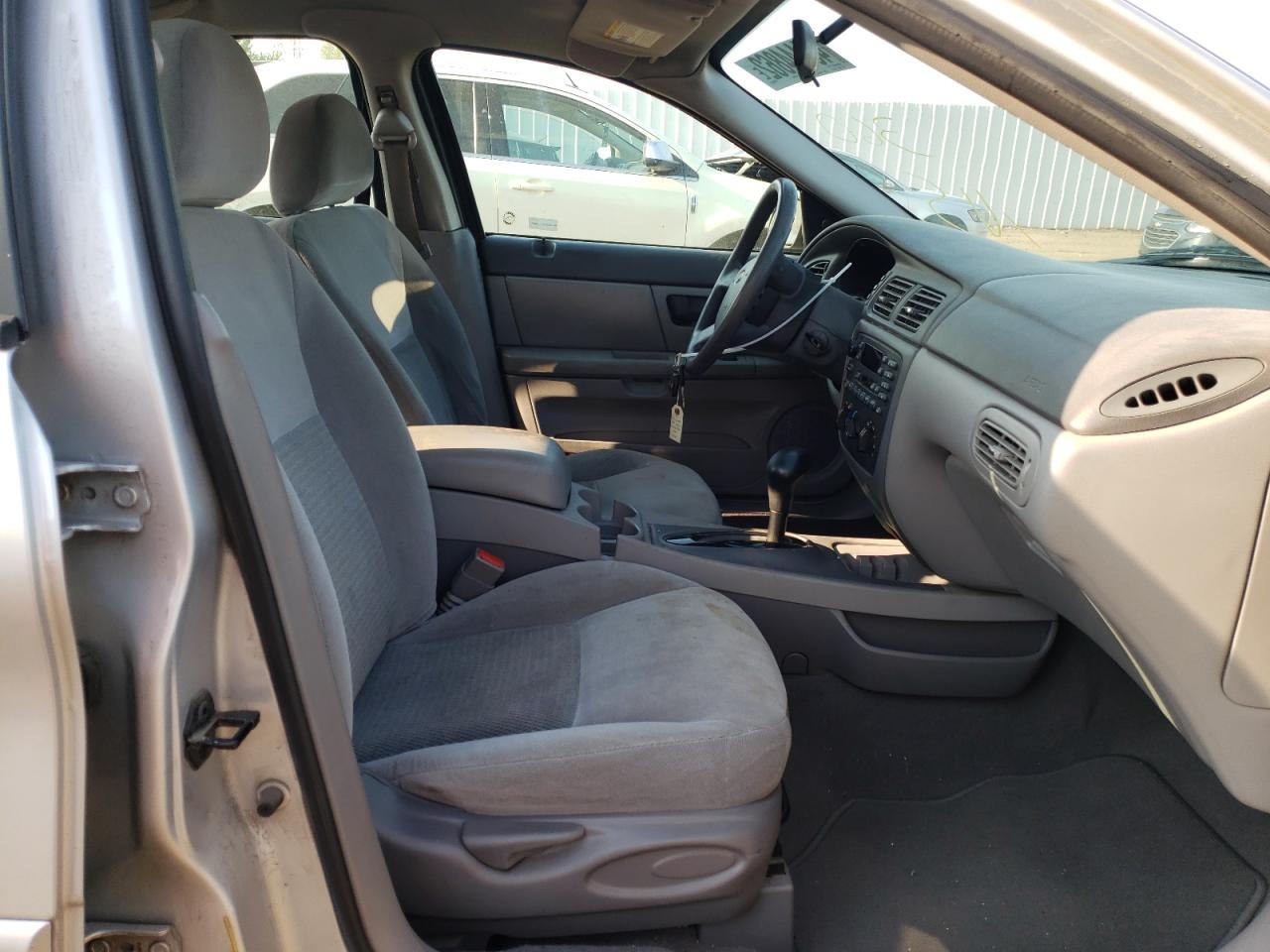 Photo 5 from auction – 2004 FORD TAURUS SE with VIN 1FAFP53224A205356