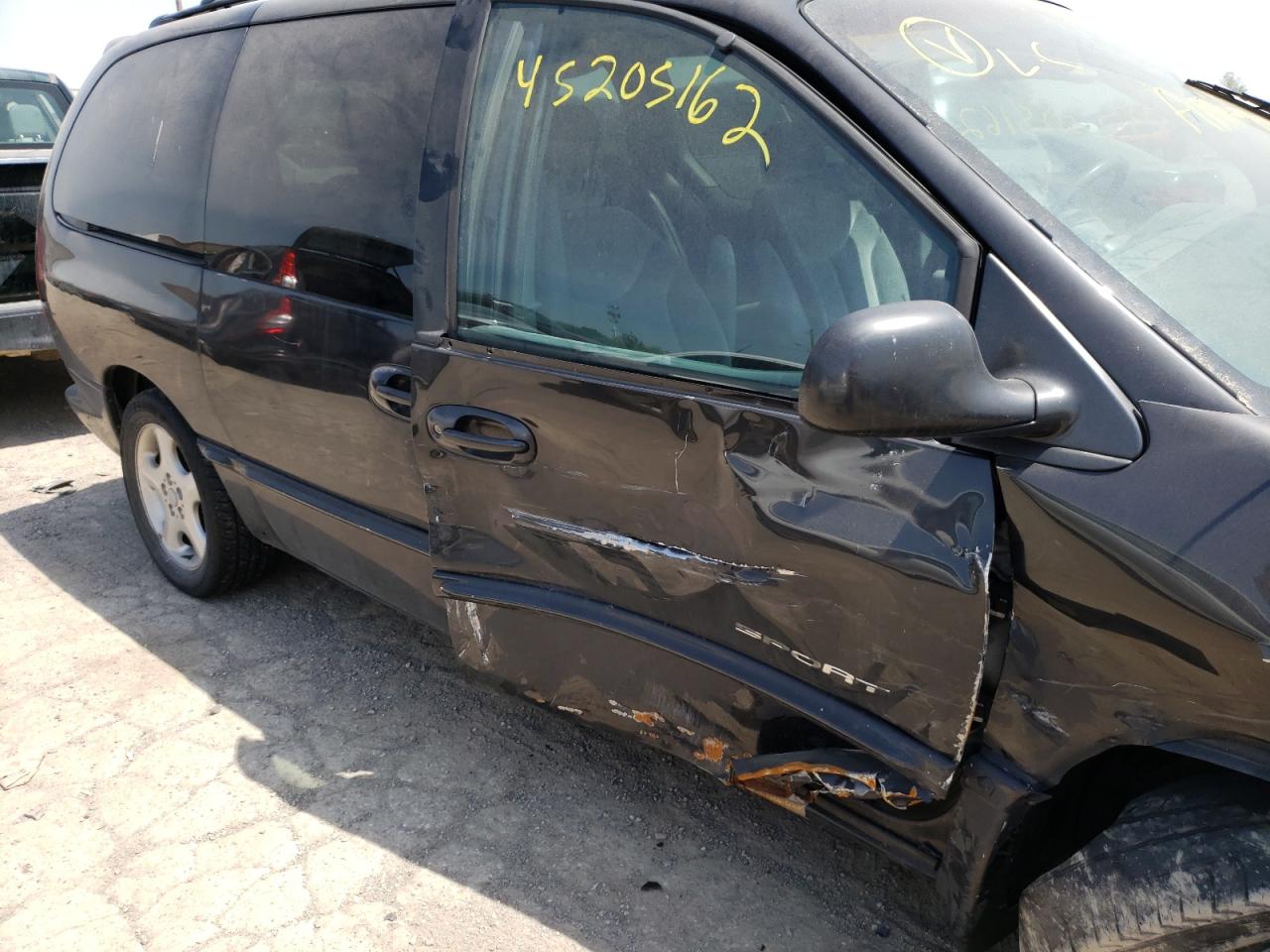 Photo 9 from auction – 2000 DODGE GRAND CARA with VIN 1B4GP44G4YB607427
