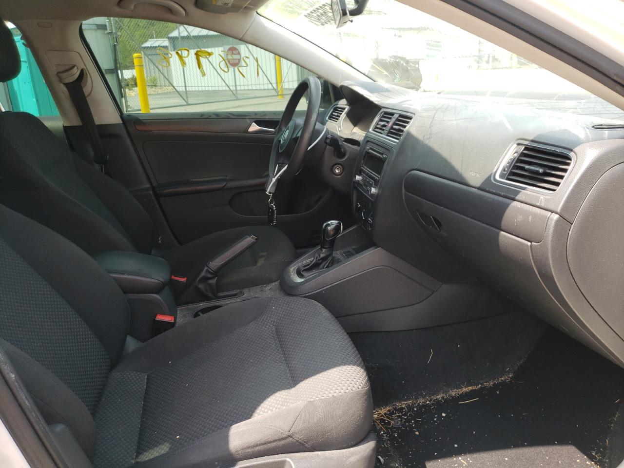 Photo 5 from auction – 2013 VOLKSWAGEN JETTA BASE with VIN 3VW2K7AJ8DM269737