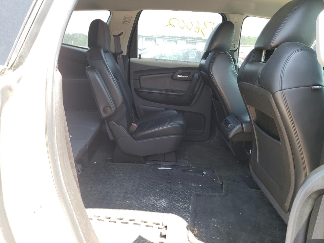 Photo 6 from auction – 2011 CHEVROLET TRAVERSE L with VIN 1GNKRJED7BJ135254