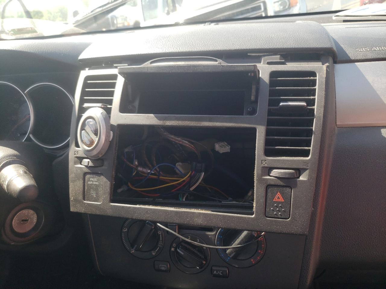 Photo 9 from auction – 2007 NISSAN VERSA S with VIN 3N1BC11E07L404951
