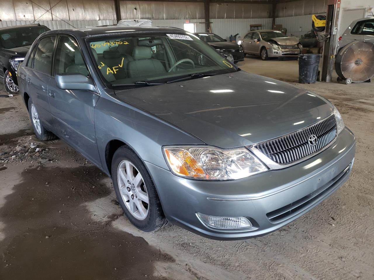 TOYOTA AVALON XL 2002 with VIN 4T1BF28B62U213776 - Photo from auction