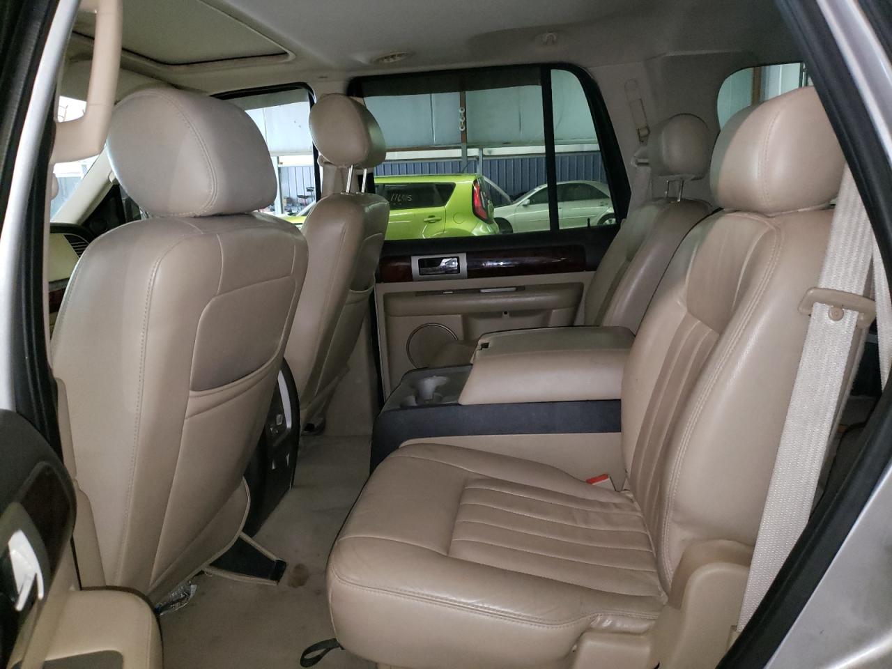 Photo 6 from auction – 2006 LINCOLN NAVIGATOR with VIN 5LMFU28516LJ18682