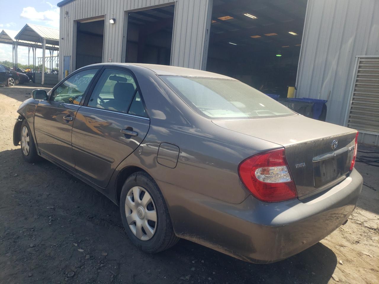 Photo 16 from auction – 2004 TOYOTA CAMRY LE with VIN 4T1BE32K74U879114