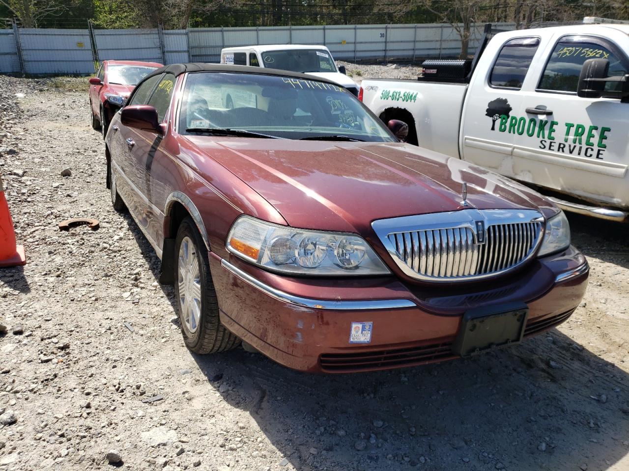 LINCOLN TOWNCAR 2004 with VIN 1LNHM83W64Y674999 - Photo from auction