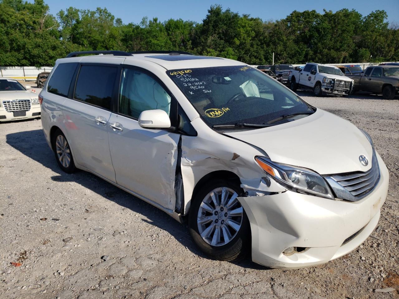 Photo 9 from auction – 2015 TOYOTA SIENNA XLE with VIN 5TDYK3DC1FS629520