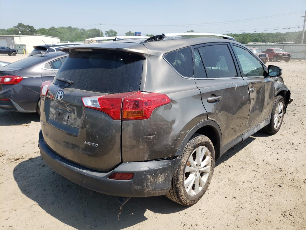 Photo 4 from auction – 2015 TOYOTA RAV4 LIMIT with VIN 2T3YFREV4FW165659