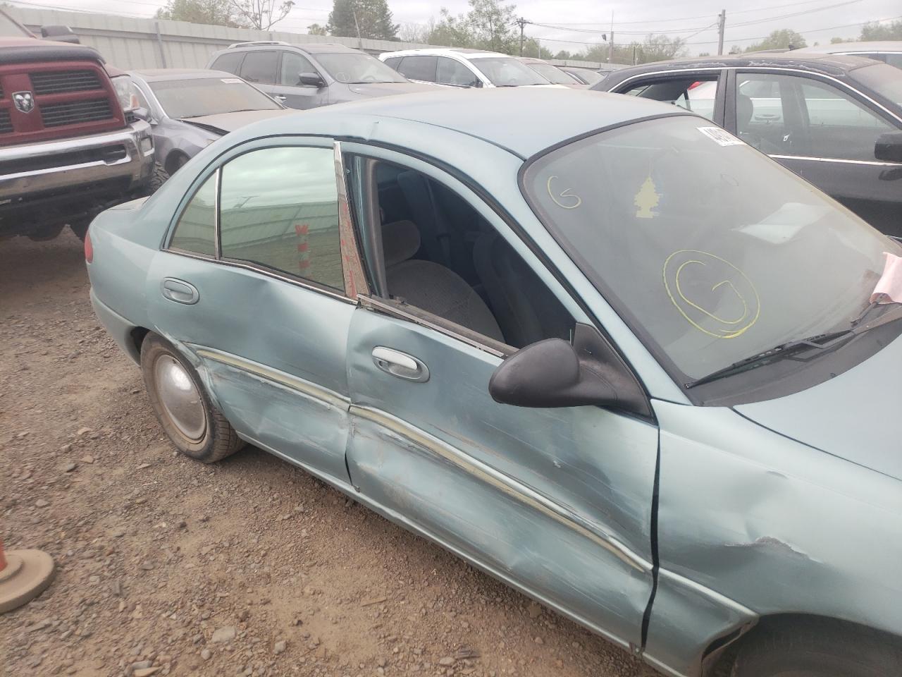 Photo 9 from auction – 1999 FORD ESCORT LX with VIN 1FAFP13P7XW158000