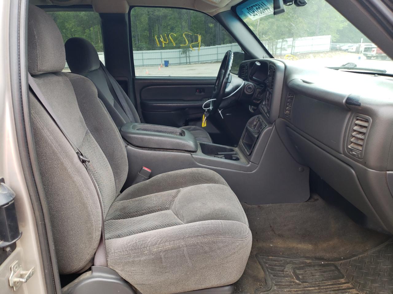 Photo 5 from auction – 2005 CHEVROLET SILVERADO with VIN 1GCEK19B95E107584