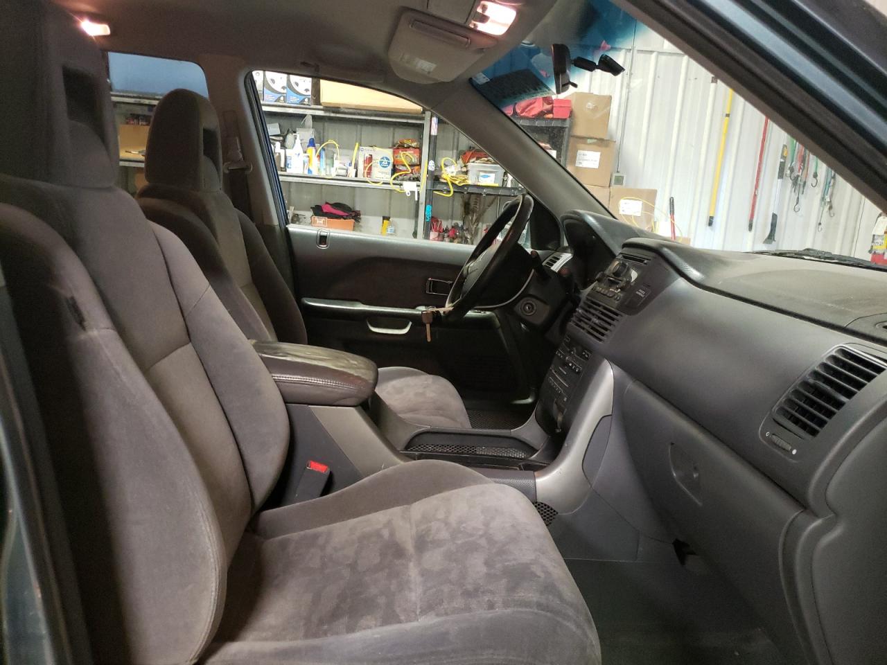 Photo 5 from auction – 2005 HONDA PILOT EX with VIN 2HKYF18435H544159