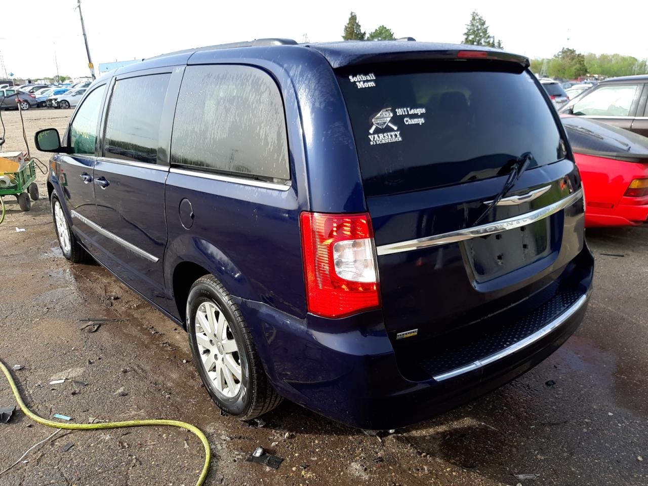 Photo 3 from auction – 2016 CHRYSLER TOWN & COU with VIN 2C4RC1BG0GR268061