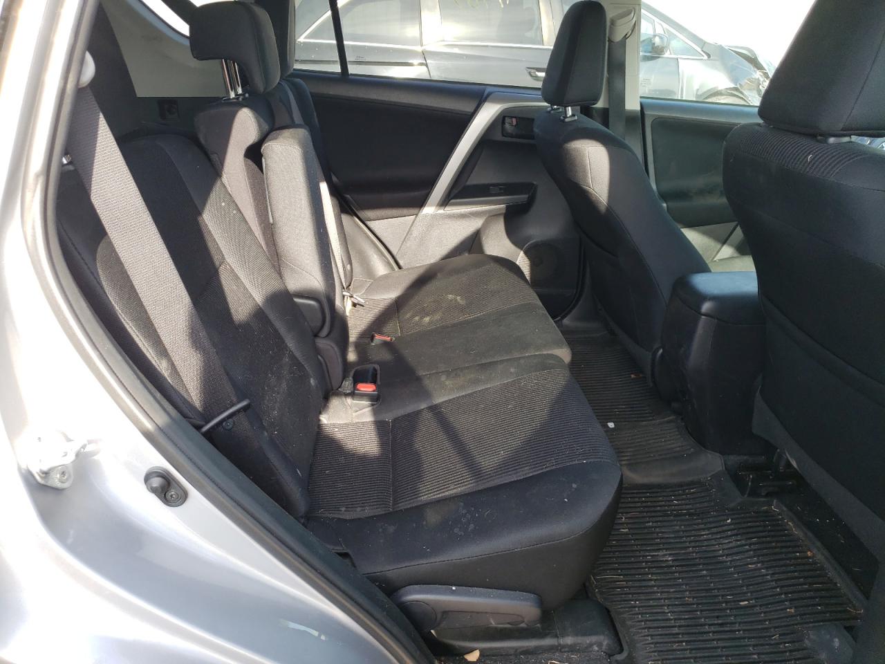 Photo 6 from auction – 2016 TOYOTA RAV4 LE with VIN 2T3BFREV0GW492390