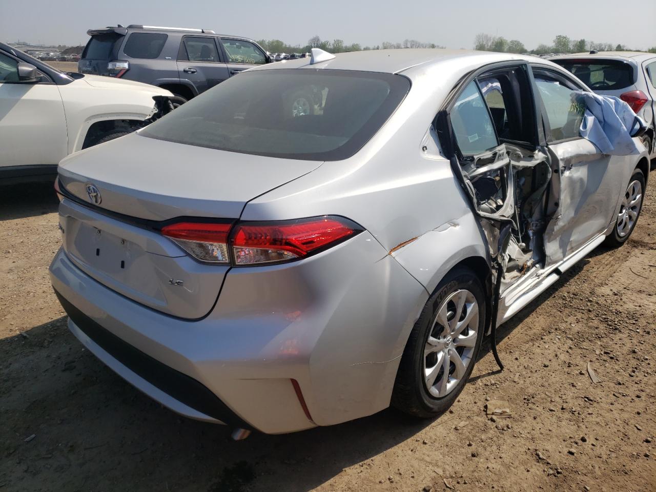 Photo 4 from auction – 2021 TOYOTA COROLLA LE with VIN 5YFEPMAE5MP233449