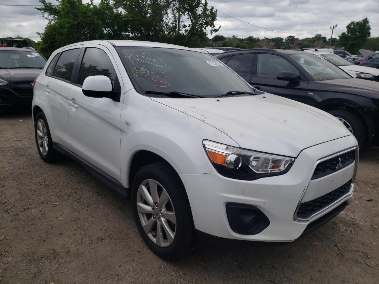 MITSUBISHI OUTLANDER 2015 with VIN 4A4AR3AU4FE003792 - Photo from auction