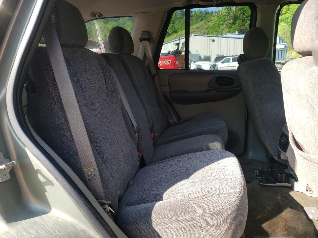 Photo 6 from auction – 2004 CHEVROLET TRAILBLAZE with VIN 1GNDS13S842385114