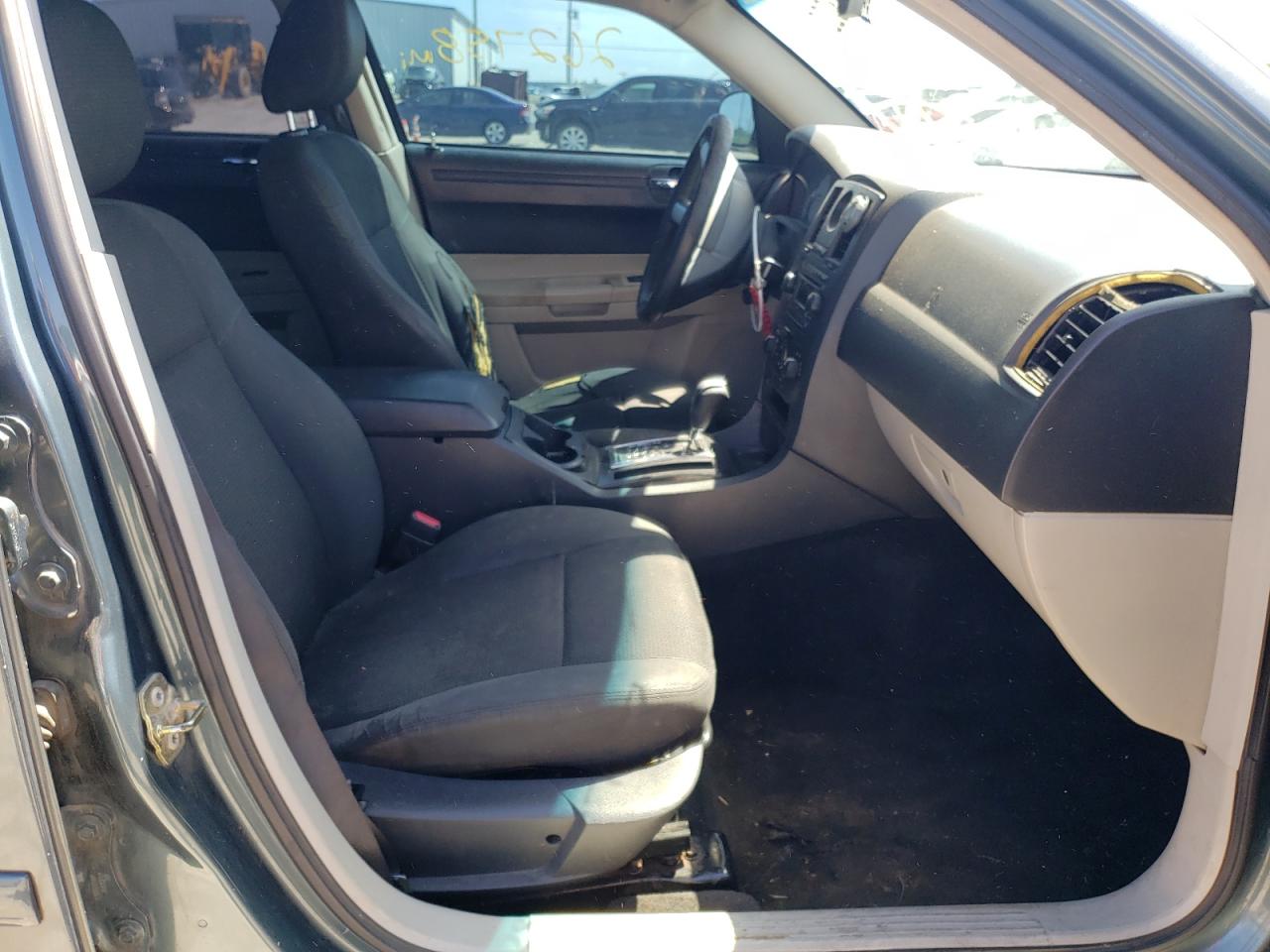 Photo 5 from auction – 2005 CHRYSLER 300 with VIN 2C3JA43R15H532397