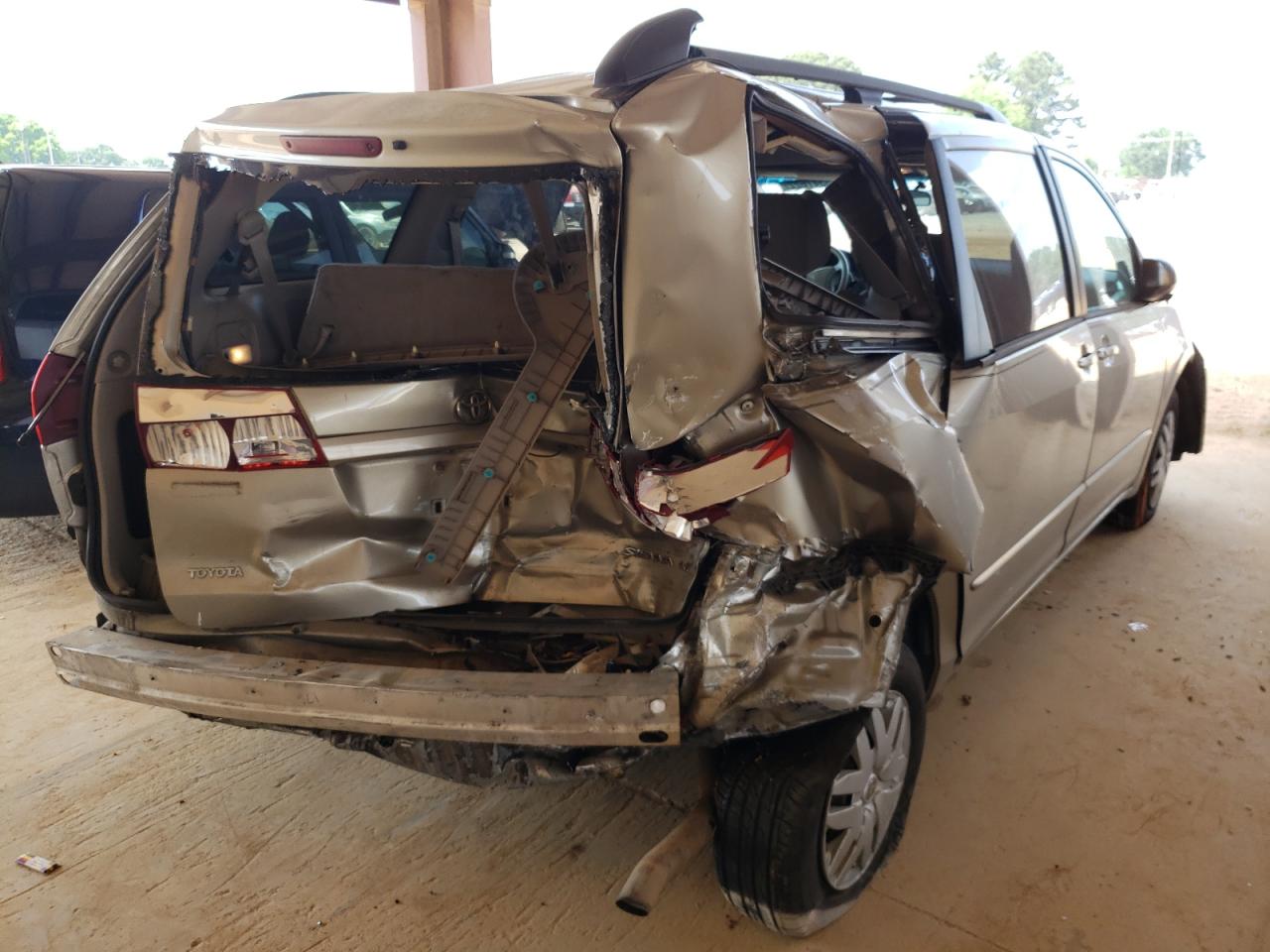 Photo 4 from auction – 2004 TOYOTA SIENNA CE with VIN 5TDZA23C94S003312