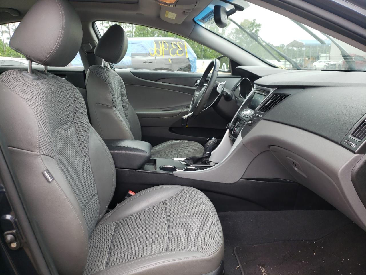 Photo 5 from auction – 2011 HYUNDAI SONATA SE with VIN 5NPEC4AC5BH191417