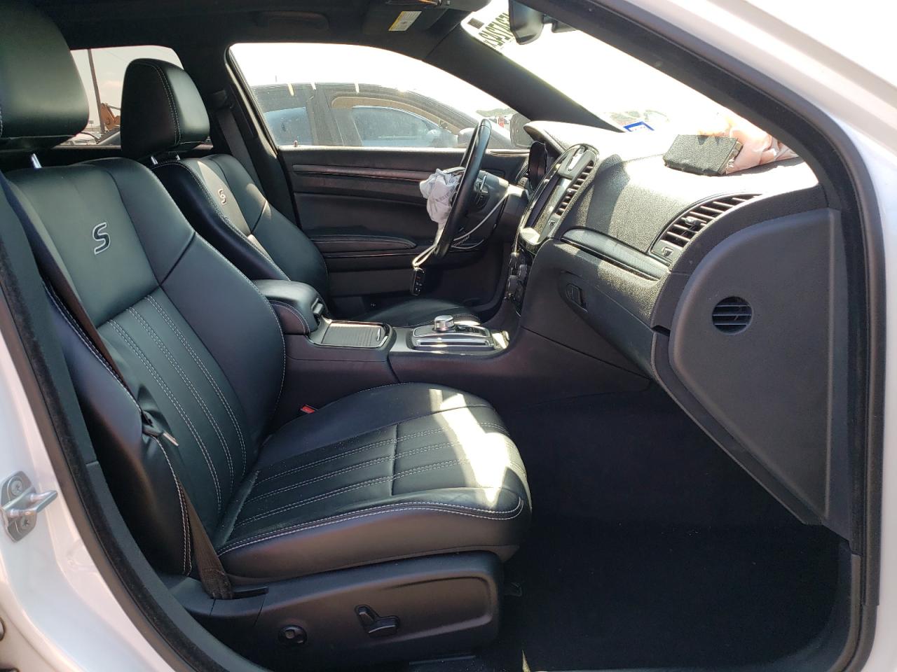 Photo 5 from auction – 2015 CHRYSLER 300 S with VIN 2C3CCABG7FH760262