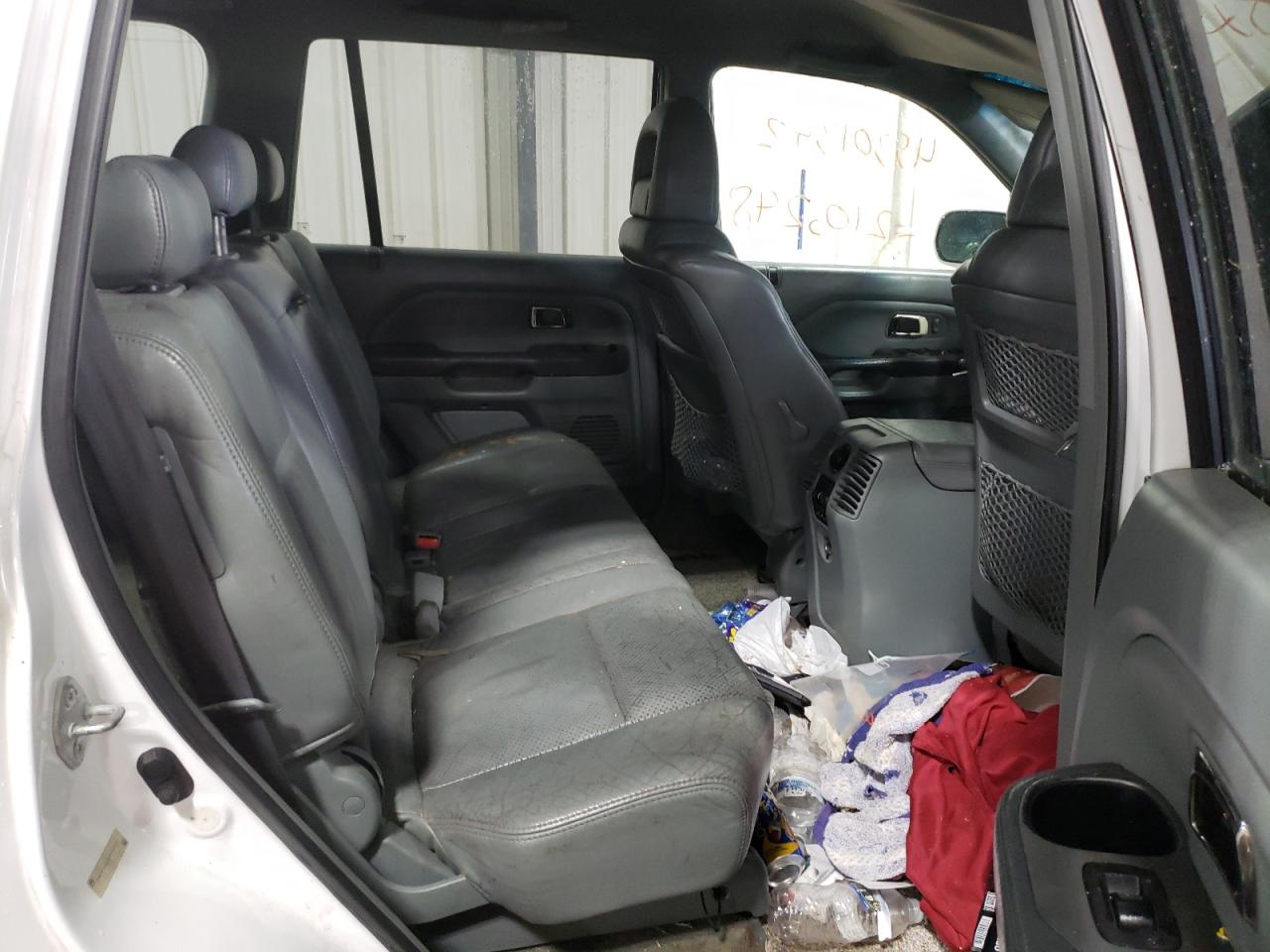 Photo 6 from auction – 2004 HONDA PILOT EXL with VIN 2HKYF18674H506322