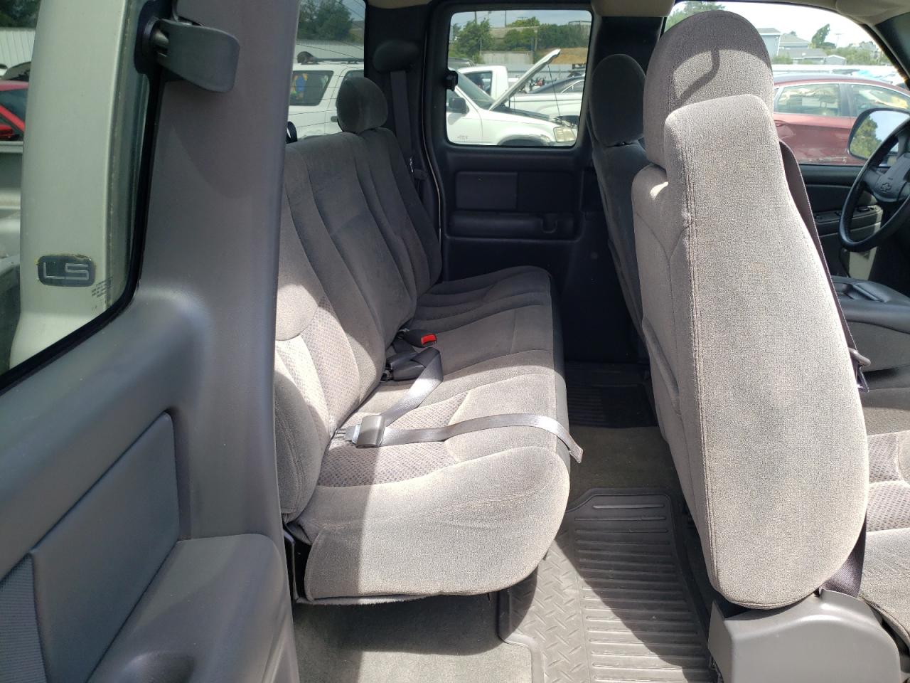 Photo 6 from auction – 2004 CHEVROLET SILVERADO with VIN 2GCEC19V741167418