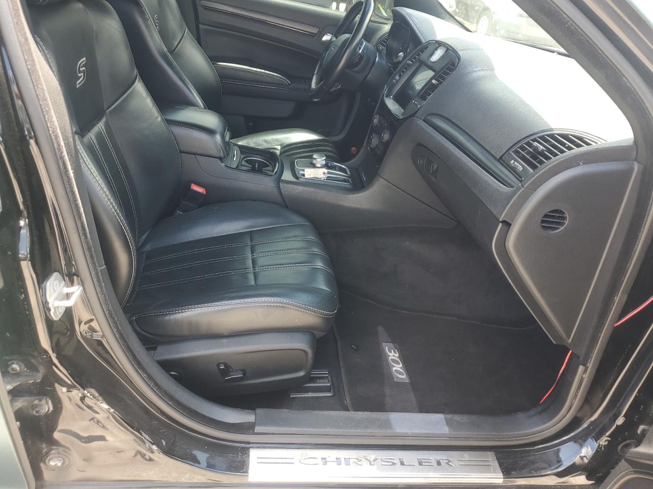 Photo 5 from auction – 2016 CHRYSLER 300 S with VIN 2C3CCABG5GH161524